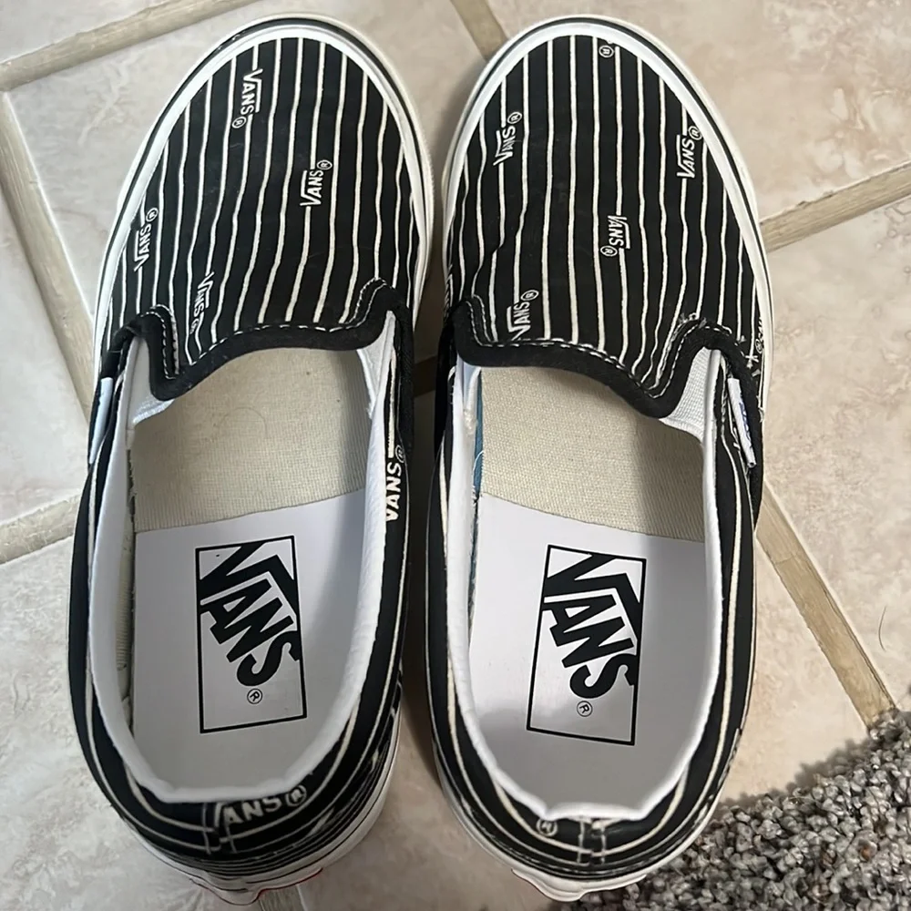 Vans! - Picture 3 of 5